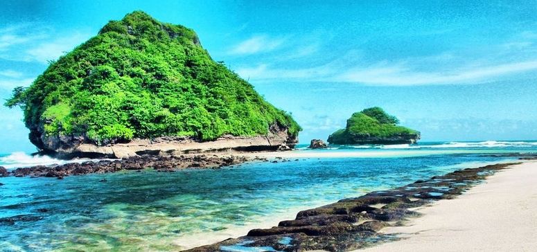 Ini Dia 8 Wisata Pantai di Jawa Timur yang Paling